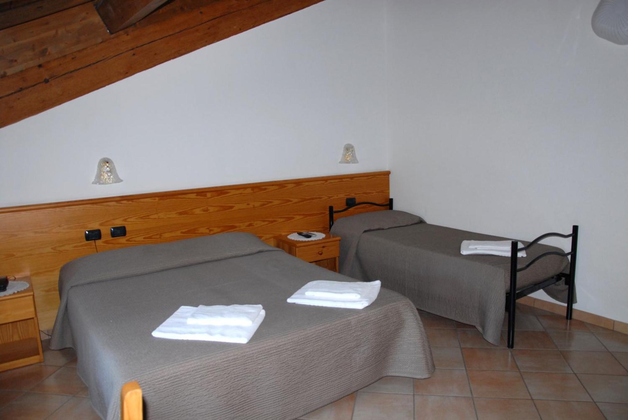 Albergo Al Platano Каприно-Веронезе Номер фото